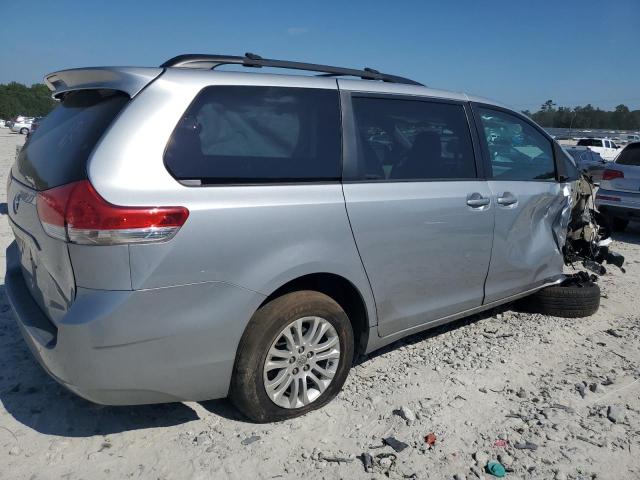 Photo 3 from auction – 2014 TOYOTA SIENNA XLE with VIN 5TDYK3DC7ES456987