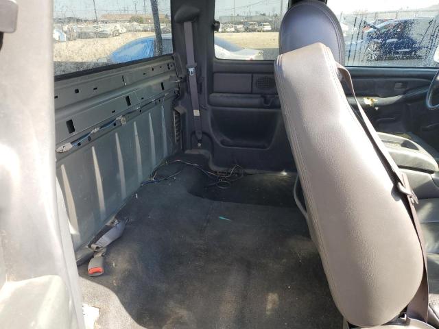 Photo 10 from auction – 2000 CHEVROLET SILVERADO with VIN 2GCEC19V0Y1147355