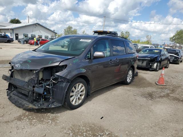 TOYOTA SIENNA XLE 2013 z numerem VIN 5TDDK3DC8DS066123 - Zdjęcie z aukcji