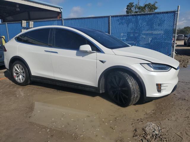Photo 4 from auction – 2018 TESLA MODEL X with VIN 5YJXCAE22JF143489