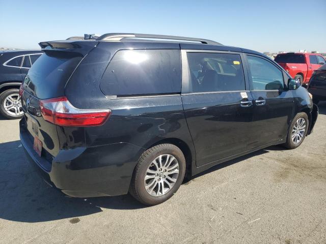 Photo 3 from auction – 2018 TOYOTA SIENNA XLE with VIN 5TDYZ3DC9JS907679