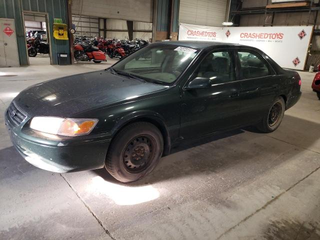TOYOTA CAMRY CE 2000 with VIN 4T1BG22K9YU989494 - Photo from auction