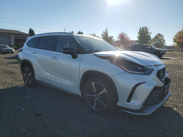 Photo 4 from auction – 2022 TOYOTA HIGHLANDER with VIN 5TDJZRBH3NS221887