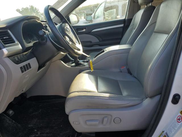 Photo 7 from auction – 2018 TOYOTA HIGHLANDER with VIN 5TDJZRFH1JS553279