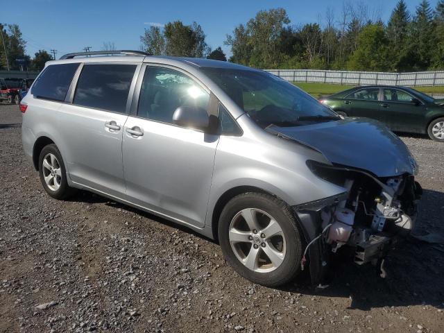 Photo 4 from auction – 2017 TOYOTA SIENNA LE with VIN 5TDKZ3DC4HS766567