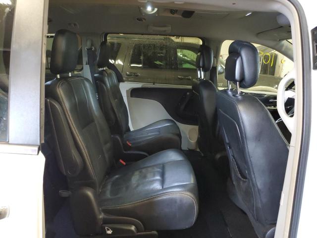 Photo 11 from auction – 2015 CHRYSLER TOWN & COU with VIN 2C4RC1CG8FR743386