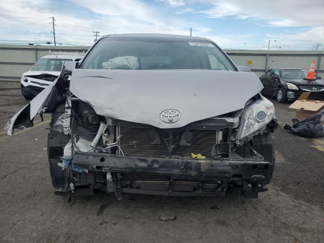 Photo 5 from auction – 2015 TOYOTA SIENNA XLE with VIN 5TDYK3DC9FS688136