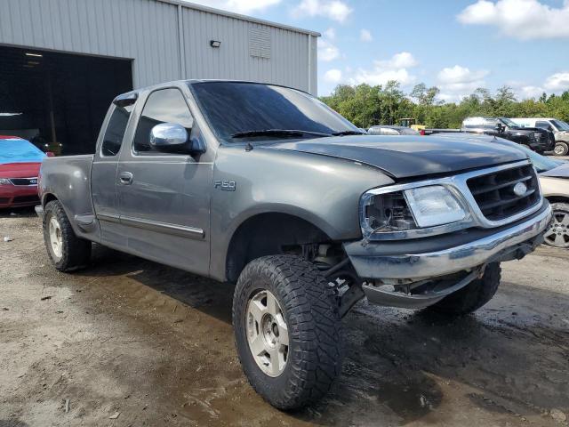 Photo 4 from auction – 2002 FORD F150 with VIN 2FTRX17W82CA68786