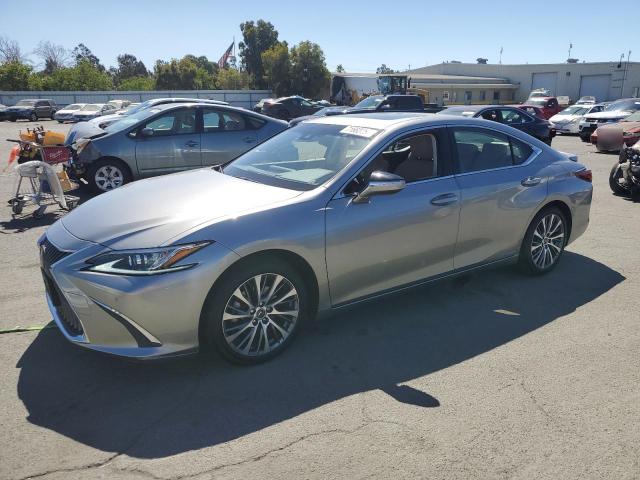 LEXUS ES 300H 2019 with VIN JTHB21B14K2025424 - Photo from auction