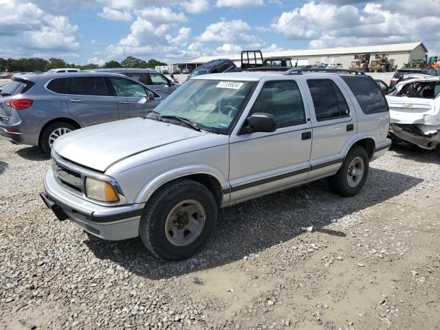 CHEVROLET BLAZER 1996 with VIN 1GNCS13W3T2258932 - Photo from auction