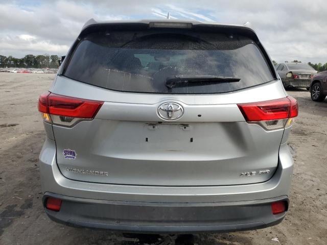 Photo 6 from auction – 2018 TOYOTA HIGHLANDER with VIN 5TDJZRFH7JS487711