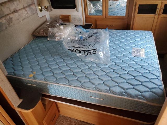 Photo 9 from auction – 2004 WORKHORSE CUSTOM CHASSIS MOTORHOME with VIN 5B4MP67G243396008