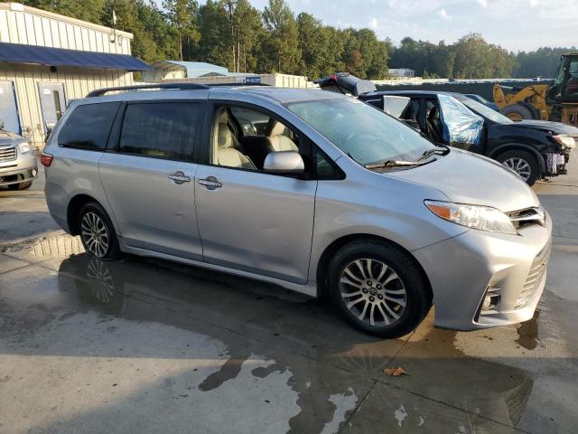Photo 4 from auction – 2018 TOYOTA SIENNA XLE with VIN 5TDYZ3DC3JS907404