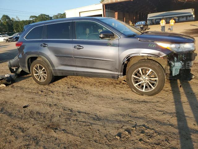 Foto 4 de la subasta – 2018 TOYOTA HIGHLANDER con VIN 5TDKZRFH6JS286418