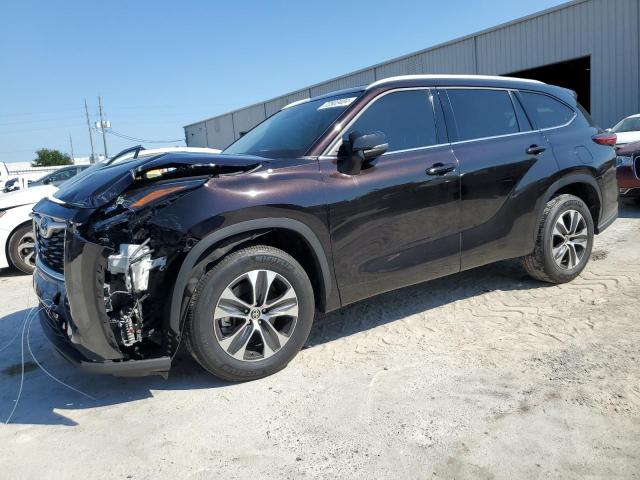 TOYOTA HIGHLANDER 2022 with VIN 5TDHZRAH0NS098369 - Photo from auction
