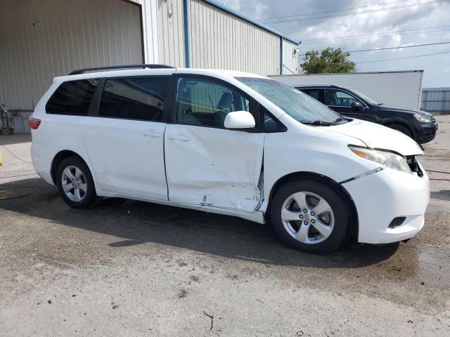 Photo 4 from auction – 2015 TOYOTA SIENNA LE with VIN 5TDKK3DC9FS612017