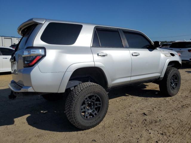 Photo 3 from auction – 2016 TOYOTA 4RUNNER SR with VIN JTEBU5JRXG5305067