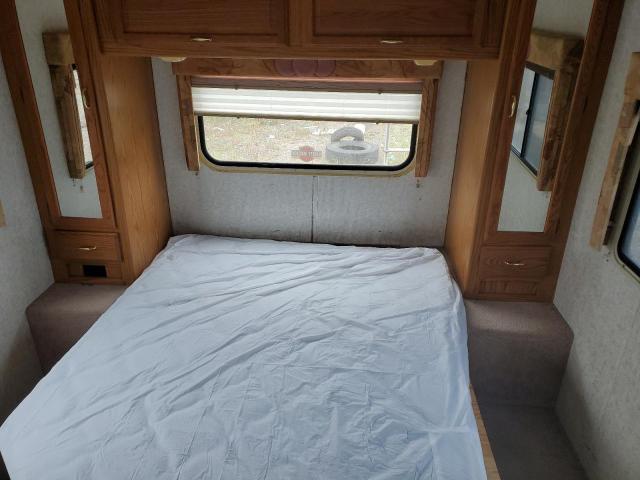 Photo 6 from auction – 2000 WINNEBAGO MOTORHOME with VIN 1FDXE40S7XHB35959