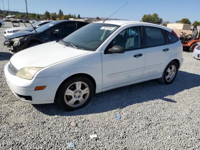 Photo 1 from auction – 2005 FORD FOCUS ZX5 with VIN 3FAFP37N75R139192