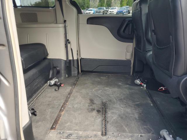 Photo 10 from auction – 2015 CHRYSLER TOWN & COU with VIN 2C4RC1BG5FR609694