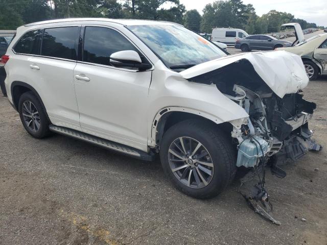 Photo 4 from auction – 2018 TOYOTA HIGHLANDER with VIN 5TDKZRFH0JS530516