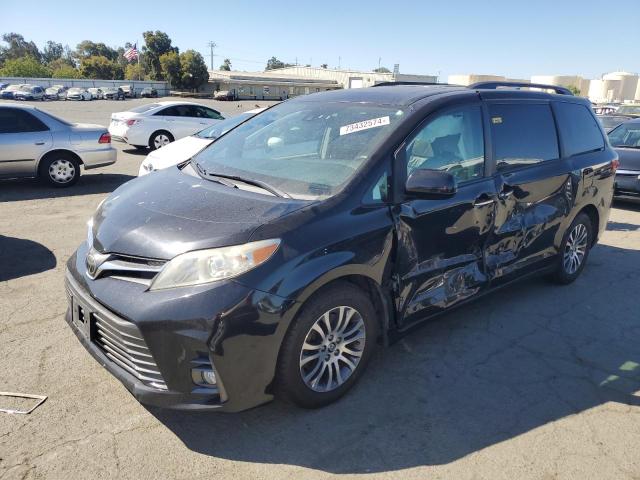 TOYOTA SIENNA XLE 2018 with VIN 5TDYZ3DC9JS907679 - Photo from auction