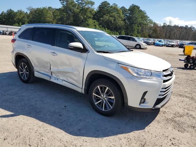 Photo 4 from auction – 2018 TOYOTA HIGHLANDER with VIN 5TDKZRFH5JS541124