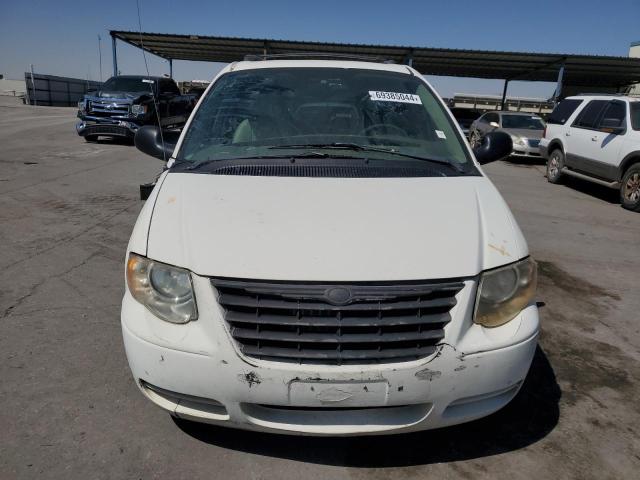 Photo 5 from auction – 2005 CHRYSLER TOWN & COU with VIN 2C4GP54L95R137351