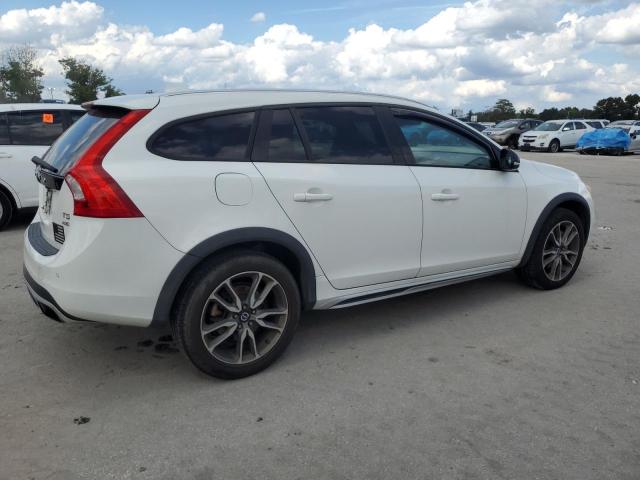 Photo 3 from auction – 2015 VOLVO V60 CROSS with VIN YV4612HK5F1001489