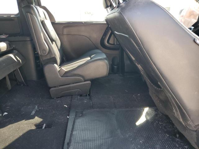 Photo 11 from auction – 2016 CHRYSLER TOWN & COU with VIN 2C4RC1HG4GR199883