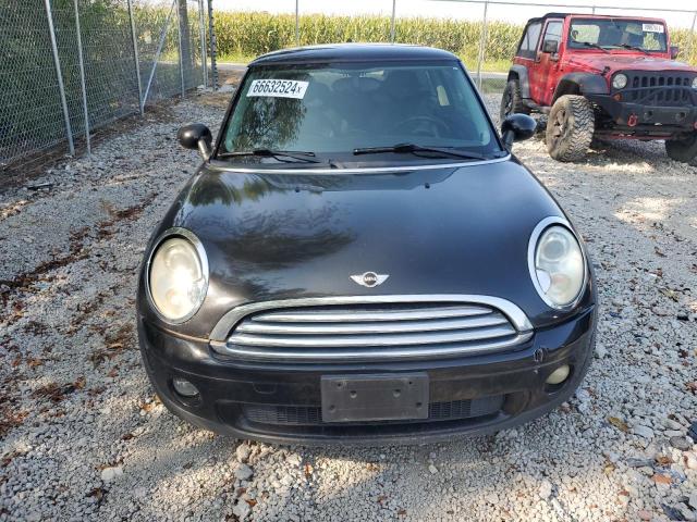 Photo 5 from auction – 2010 MINI COOPER with VIN WMWMF3C54ATZ24186