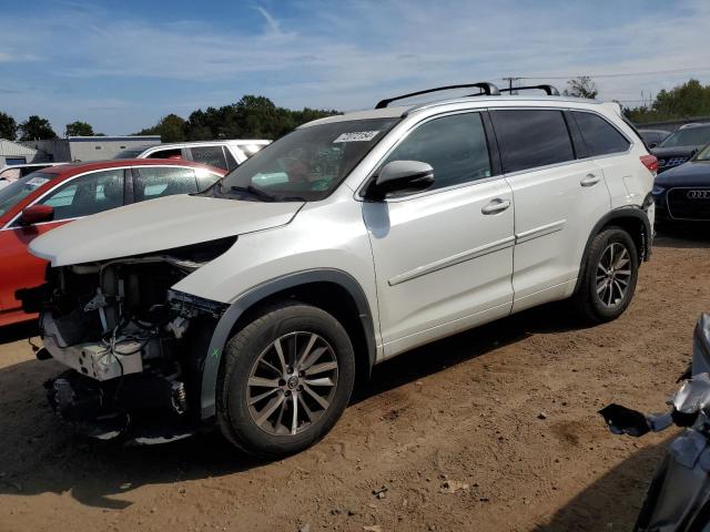 TOYOTA HIGHLANDER 2018 مع رقم تعريف المركبة 5TDJZRFH2JS554909 - صورة من المزاد