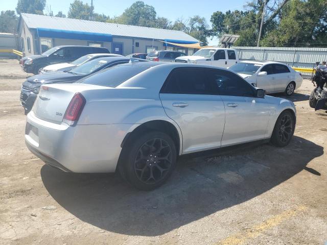 Photo 3 from auction – 2019 CHRYSLER 300 TOURIN with VIN 2C3CCAAG1KH580464