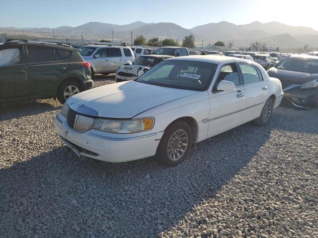 LINCOLN TOWN CAR S 2001 with VIN 1LNHM82W41Y655641 - Photo from auction