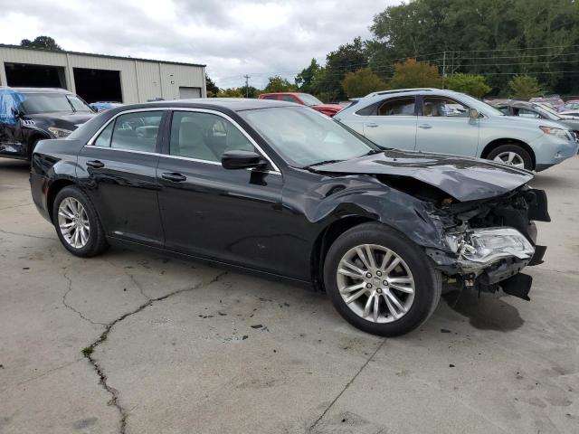 Photo 4 from auction – 2017 CHRYSLER 300 LIMITE with VIN 2C3CCAAG2HH661899
