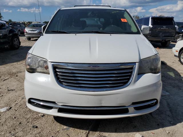 Photo 5 from auction – 2016 CHRYSLER TOWN & COU with VIN 2C4RC1BG2GR295200