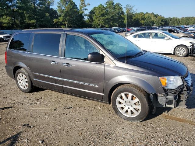 Photo 4 from auction – 2016 CHRYSLER TOWN & COU with VIN 2C4RC1BG3GR260617