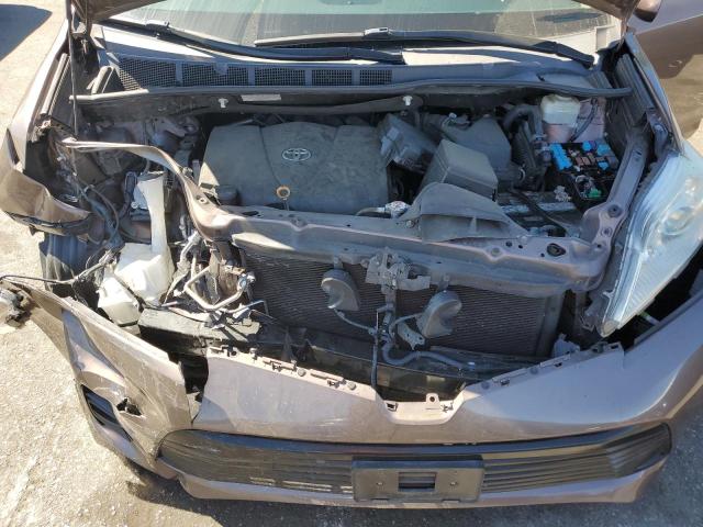 Photo 12 from auction – 2018 TOYOTA SIENNA LE with VIN 5TDKZ3DC5JS943908