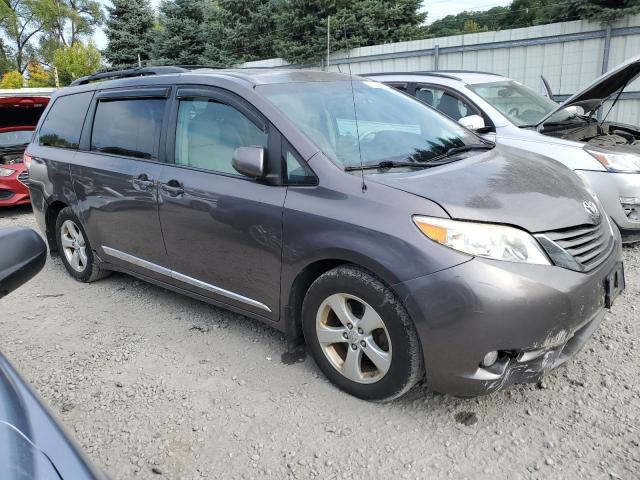 Photo 4 from auction – 2012 TOYOTA SIENNA XLE with VIN 5TDYK3DC4CS266920