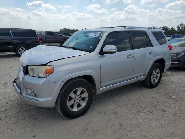 TOYOTA 4RUNNER SR 2010 مع رقم تعريف المركبة JTEZU5JR7A5002995 - صورة من المزاد