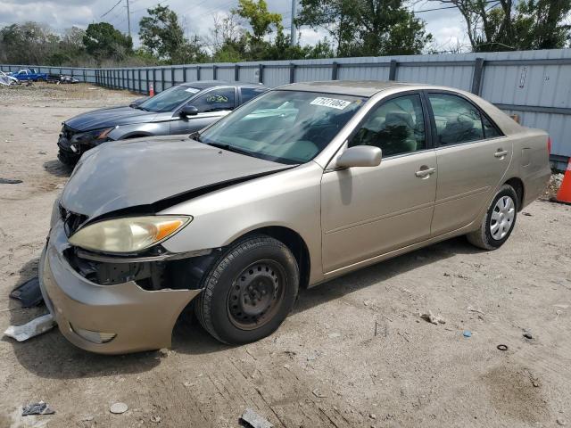 TOYOTA CAMRY LE 2004 with VIN 4T1BE32KX4U833342 - Photo from auction