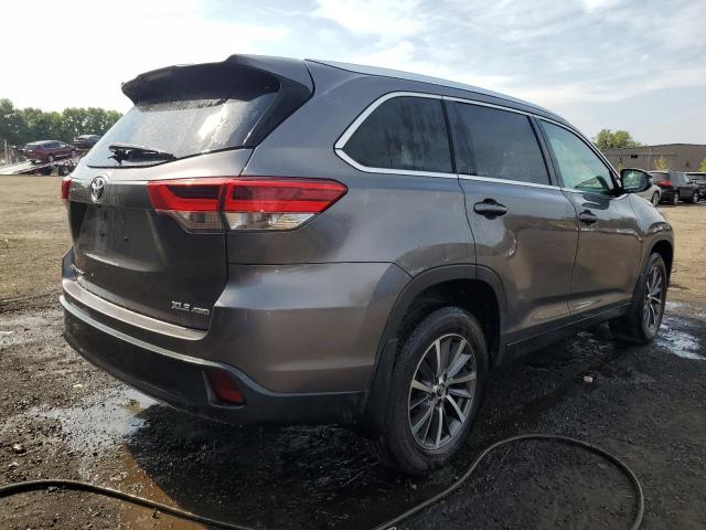 Photo 3 from auction – 2019 TOYOTA HIGHLANDER with VIN 5TDJZRFH2KS585949