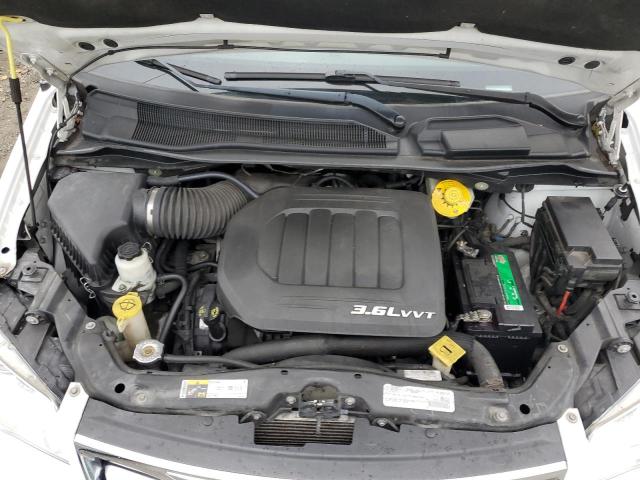 Photo 12 from auction – 2016 CHRYSLER TOWN & COU with VIN 2C4RC1BG3GR159738
