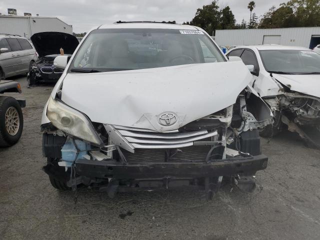 Photo 5 from auction – 2014 TOYOTA SIENNA XLE with VIN 5TDDK3DCXES084446