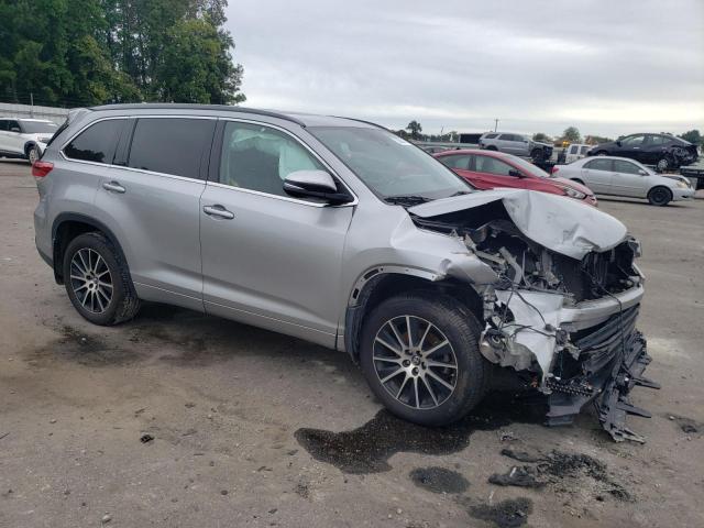 Photo 4 from auction – 2017 TOYOTA HIGHLANDER with VIN 5TDJZRFH9HS455806