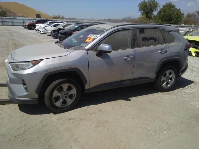 TOYOTA RAV4 XLE 2019 with VIN 2T3P1RFV6KC018022 - Photo from auction
