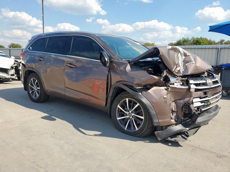 Photo 4 from auction – 2017 TOYOTA HIGHLANDER with VIN 5TDJZRFH9HS404581