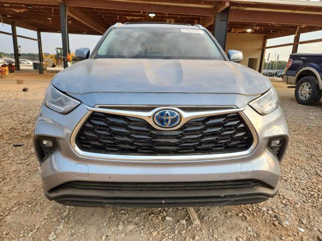 Photo 5 from auction – 2022 TOYOTA HIGHLANDER with VIN 5TDXBRCHXNS075338