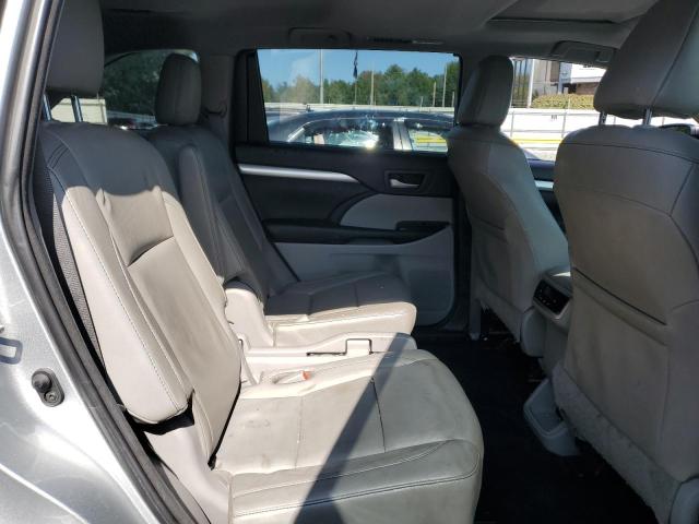 Photo 11 from auction – 2018 TOYOTA HIGHLANDER with VIN 5TDJZRFH5JS548201
