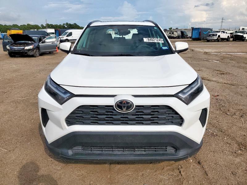 Photo 5 from auction – 2022 TOYOTA RAV4 XLE with VIN 2T3W1RFVXNW203012